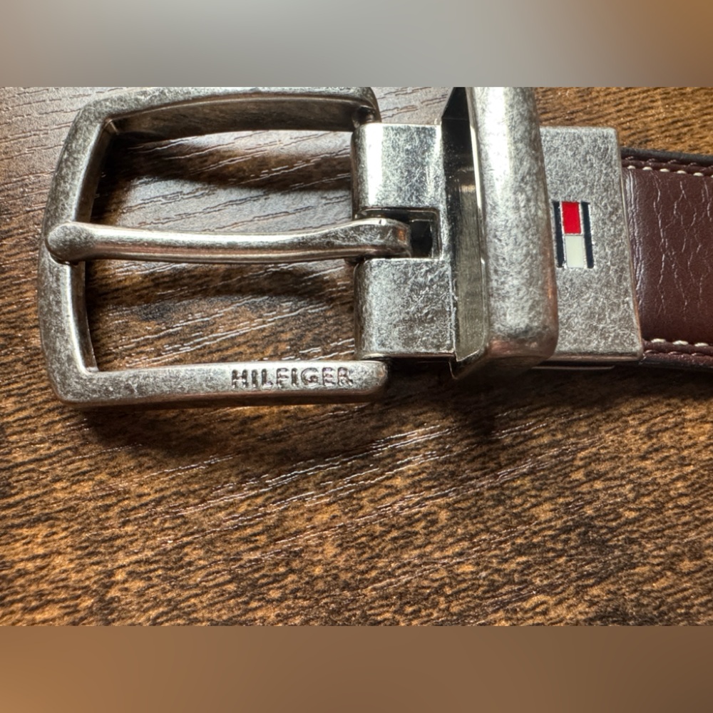 Tommy Hilfiger Genuine Leather Black Brown Reversible Belt Size 30-32 - Picture 4 of 15